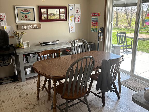 4th image of 1068 Phillips Rd