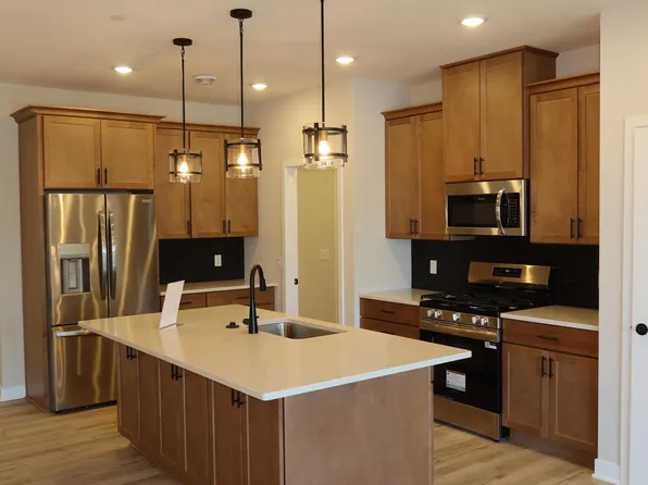 13789 Hollybrook Cir, Apple Valley, MN 55124