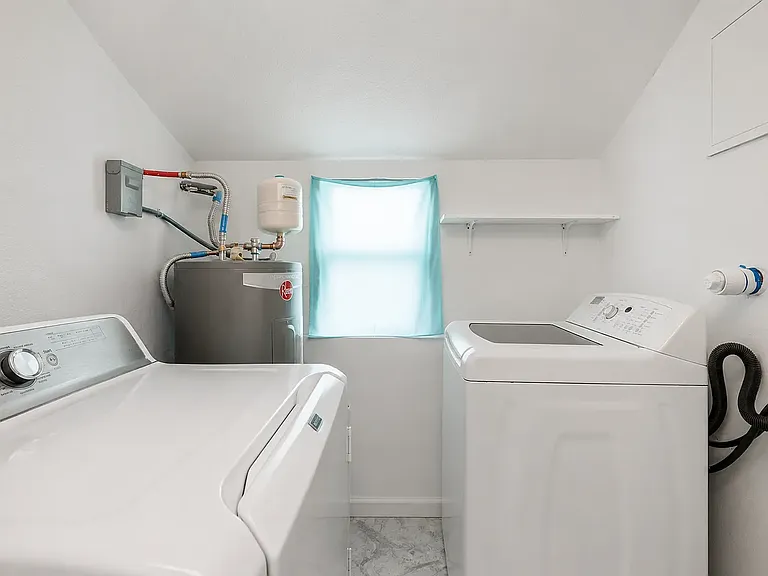 1034 Eldorado St — Photo 16