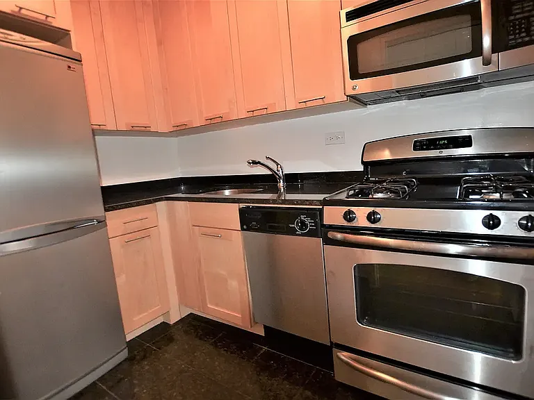 333 E 49th St #5-G — Photo 8