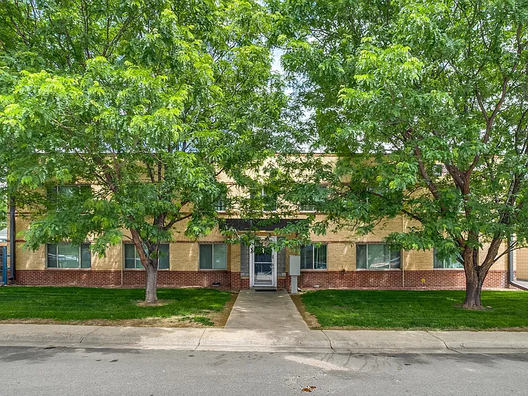 1422 Leyden St — Photo 15