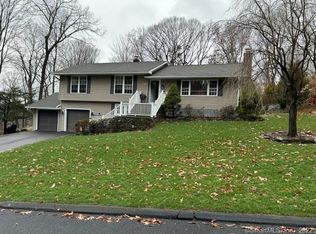 34 Cold Spring Cir, Shelton, CT 06484