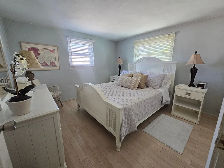 2441 Gulf Gate Dr — Photo 12