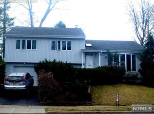 40-04 Tierney Pl, Fair Lawn, NJ 07410