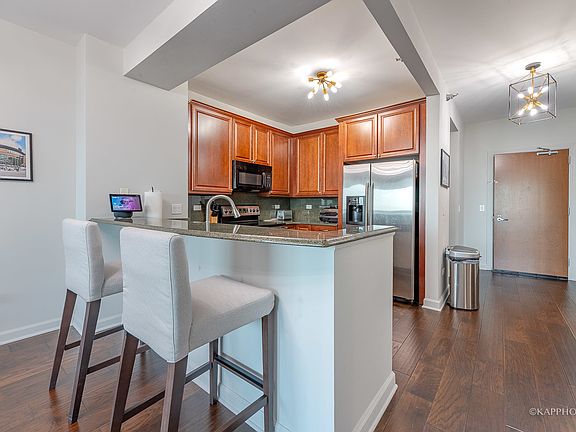 5th image of 1841 S Calumet Ave APT 1706