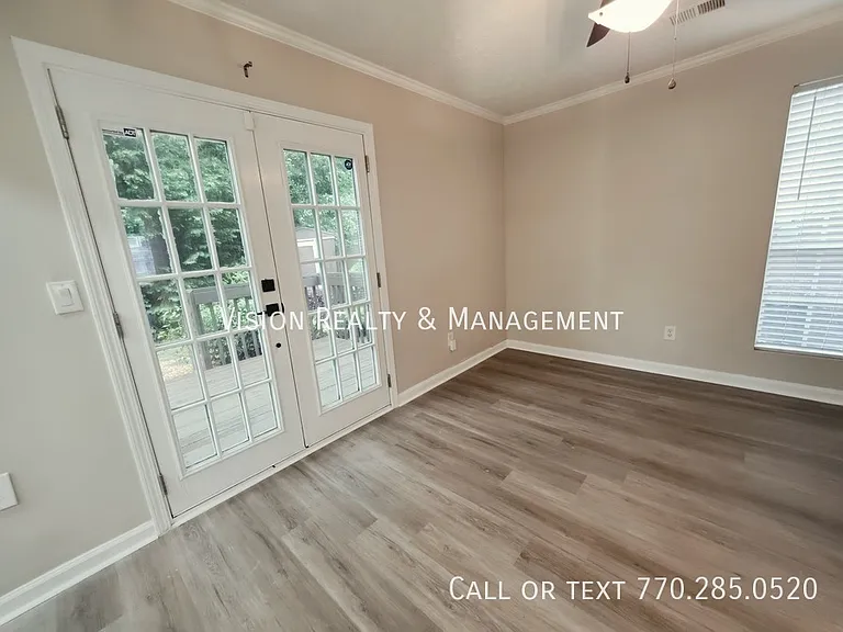 5025 Brittany Dr — Photo 12