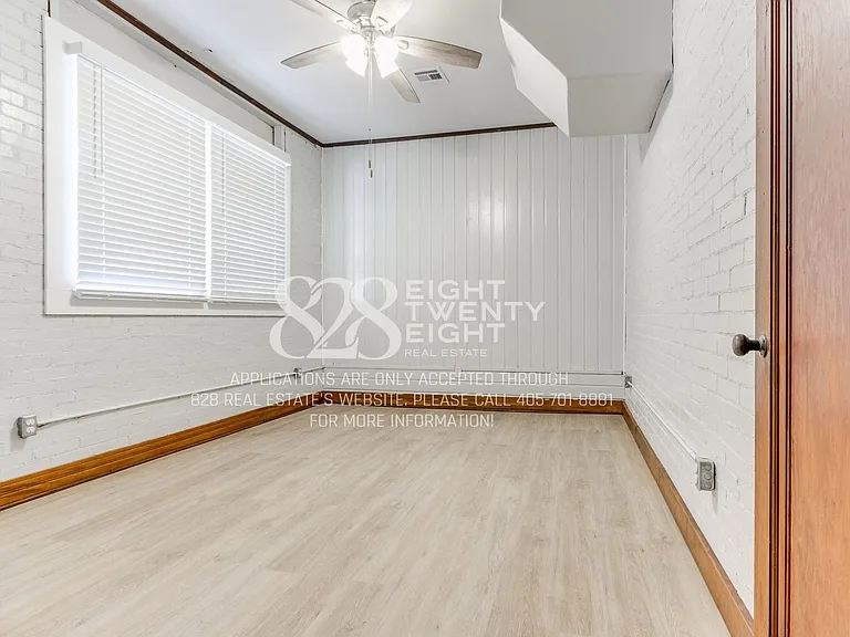 241 Emelyn St — Photo 17