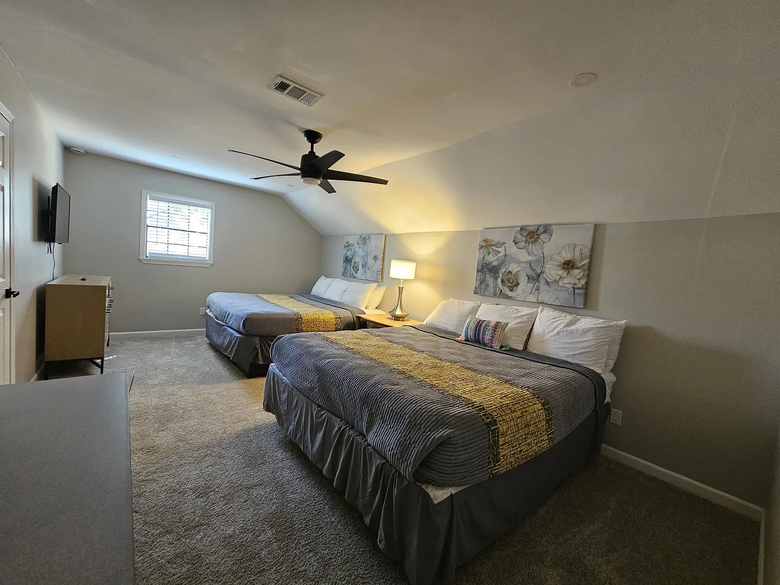 6 bed, 2800 sqft, $9,899 — Photo 2