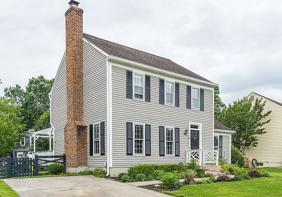 1st image of 6 Bentley Dr