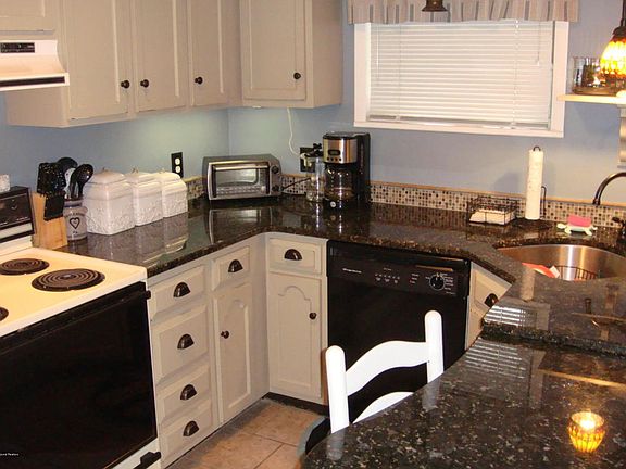 3rd image of 51 Hiering Ave APT A14