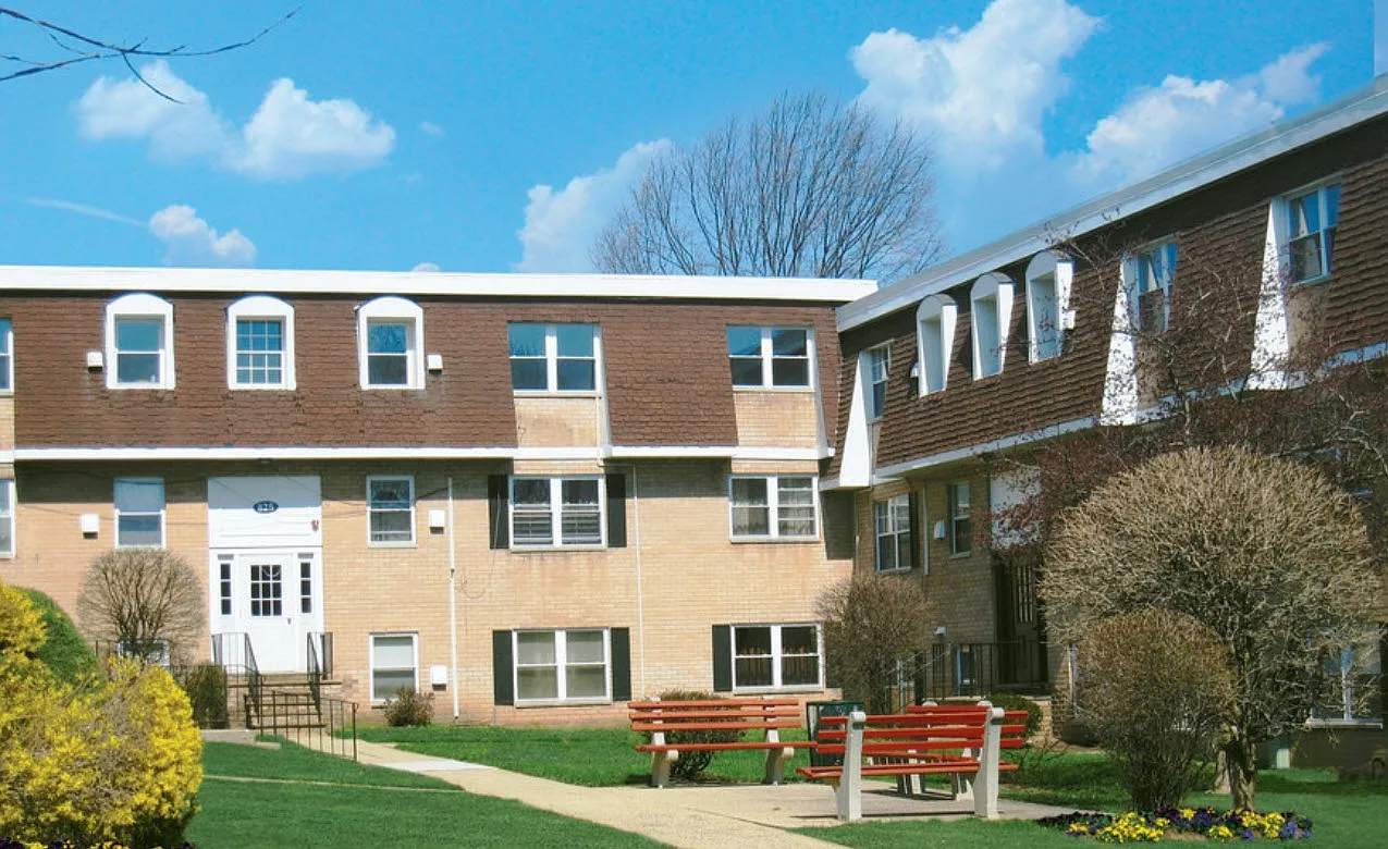 Parkside Apartments — Photo 1