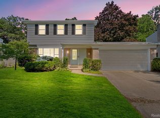 11424 Parkview Dr, Plymouth, MI 48170