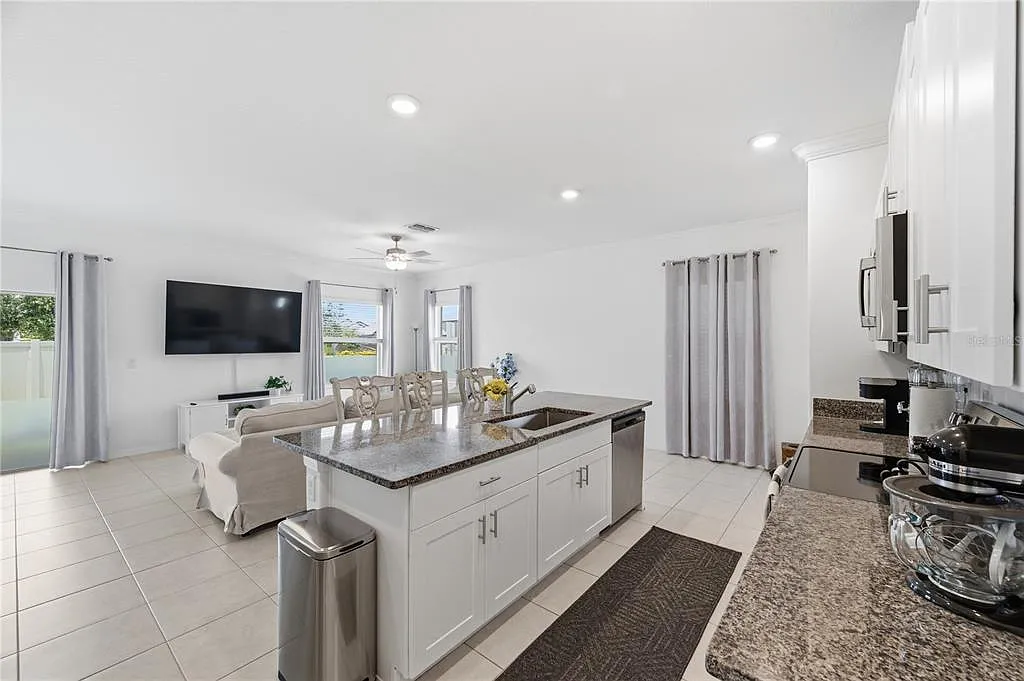3 bed, 2.5 bath, 1861 sqft, $2,700 — Photo 4