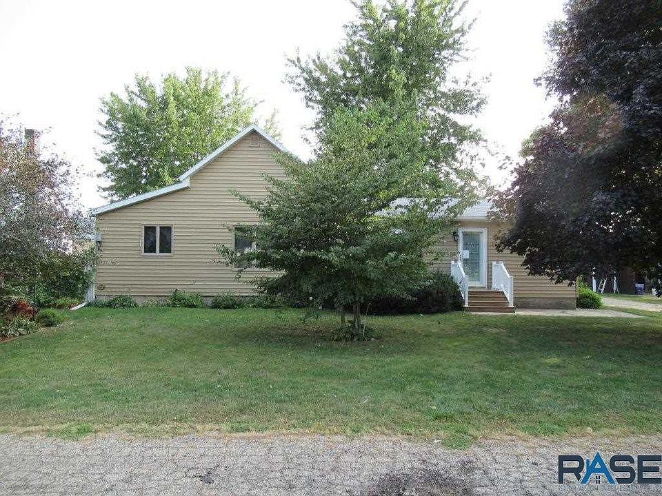 2nd image of 102 E South St