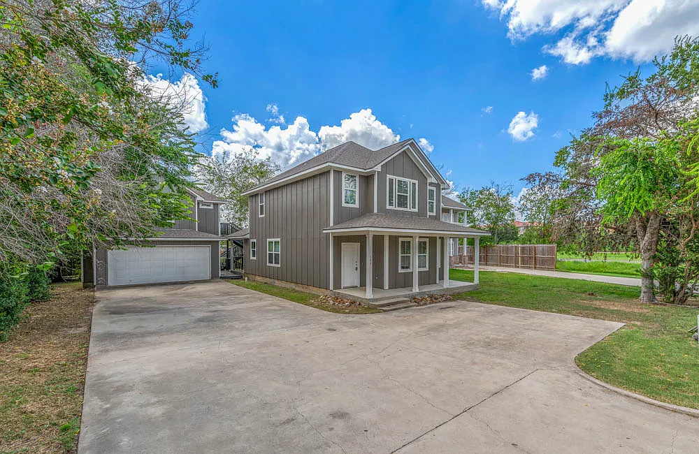 6 bed, 5.5 bath, 2900 sqft, $6,000 — Photo 2