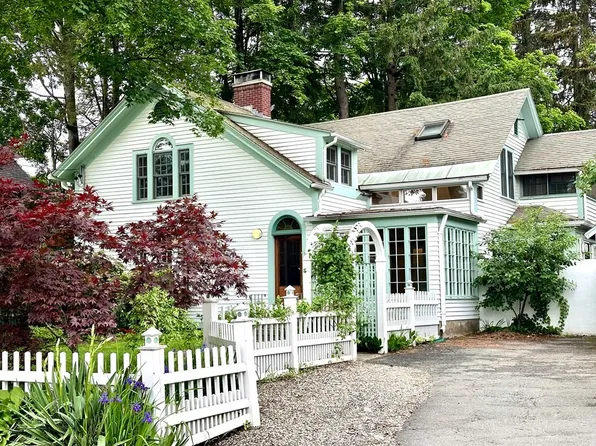 11 Kensington Ave, Northampton, MA 01060