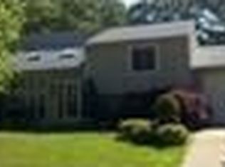 10 Carrie Ann Dr, Cranston, RI 02921