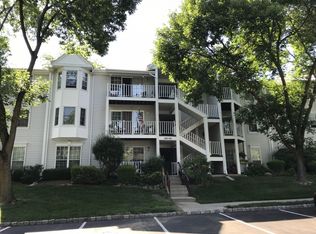 548 Holly Ct, Mahwah, NJ 07430