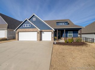 2942 N Briarwood Ave, Catoosa, OK 74015