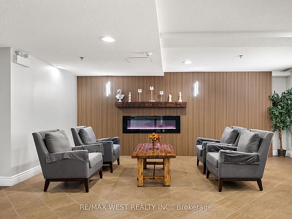 2nd image of 4 Dayspring Cir #208