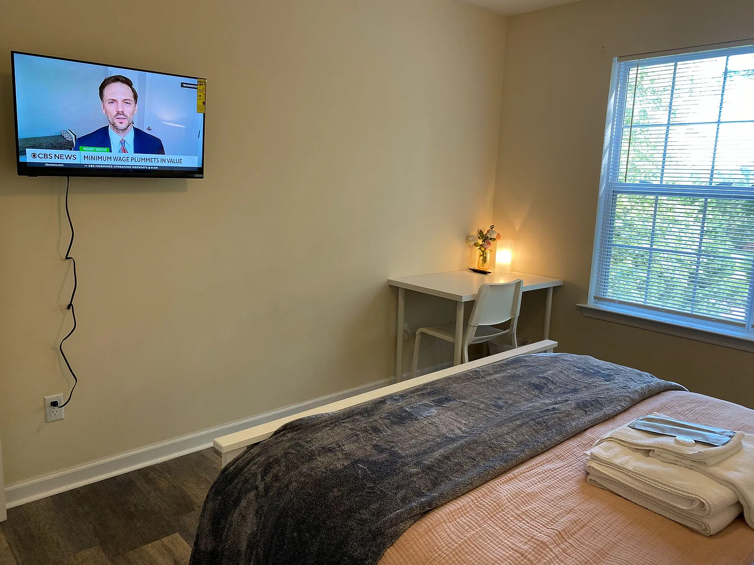 3 bed, 2.0 bath, 1600 sqft, $1,040 — Photo 3