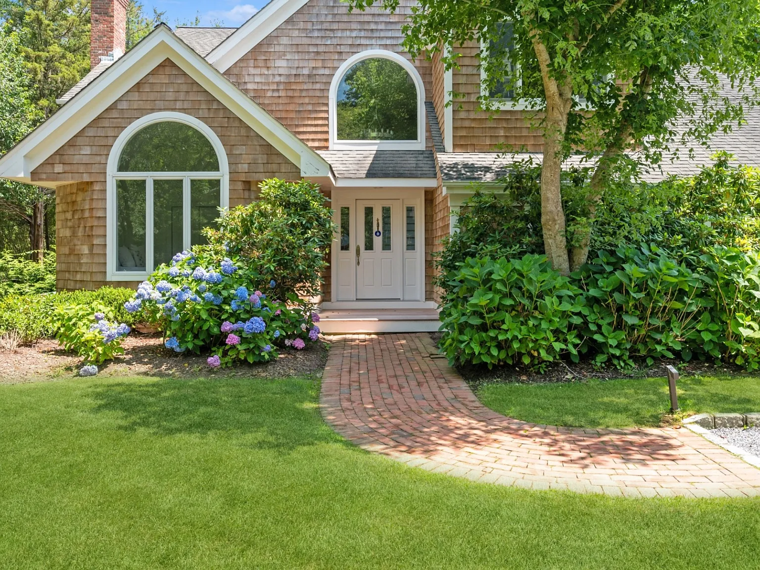 Great Water Mill Rental With Large Garden — Photo 1