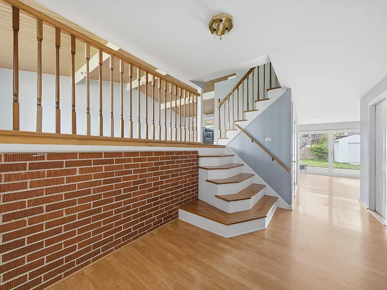 166 W Bradley St — Photo 18