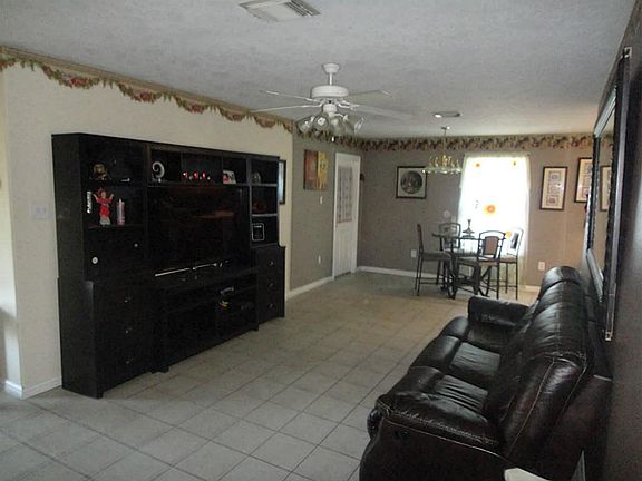 3rd image of 10410 Sweetbrook Dr
