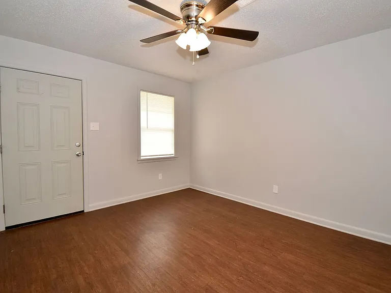 622 Center St — Photo 4