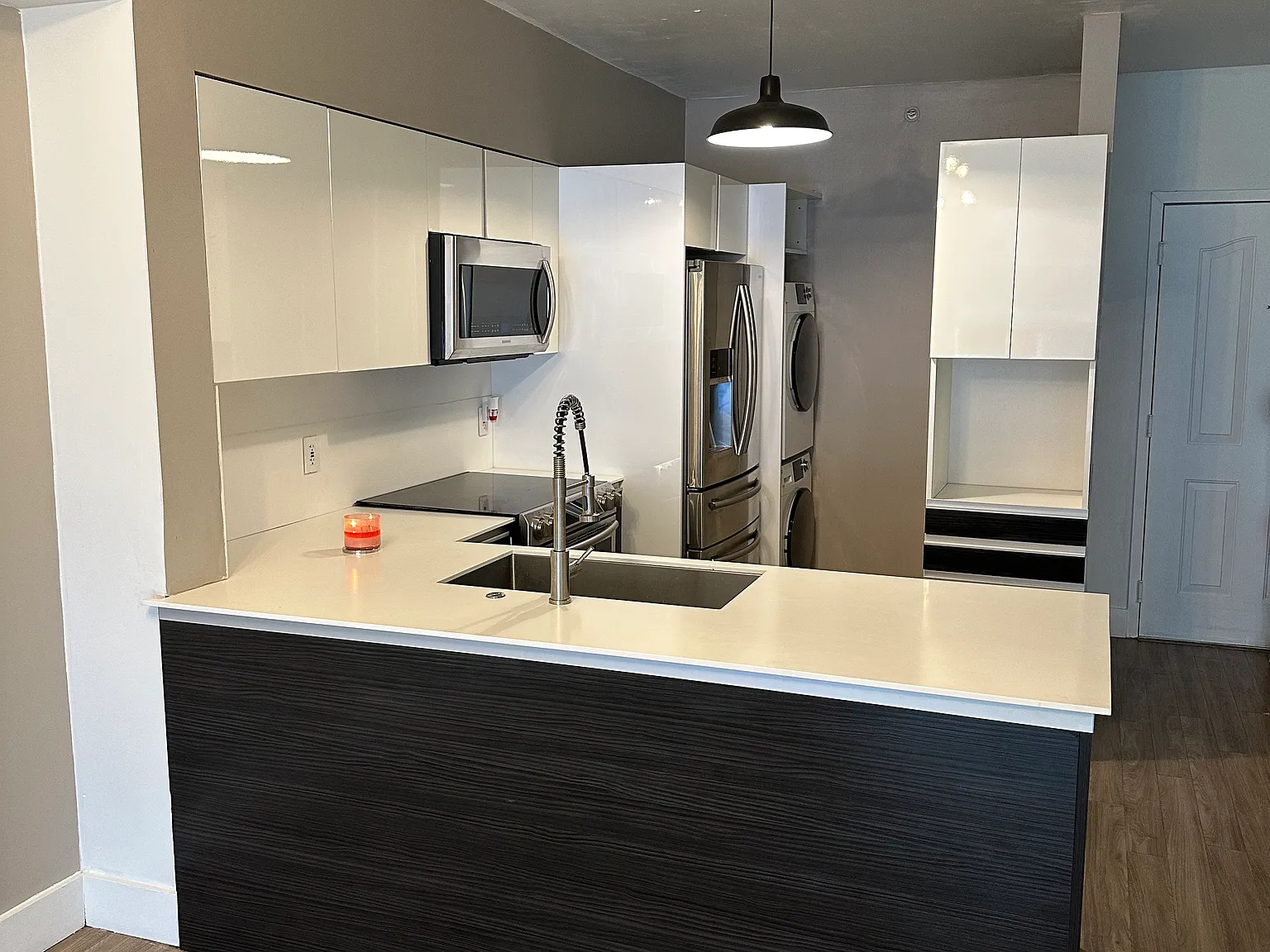 2 bed, 850 sqft, $2,400 — Photo 3