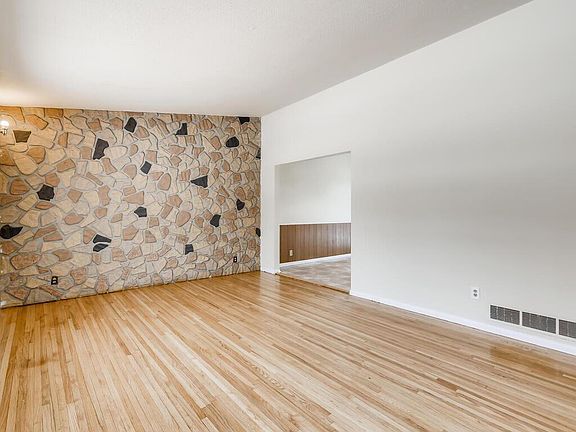 4th image of 316 Manor Dr NE