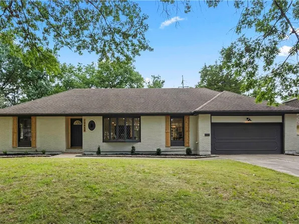 10448 Walnut Dr, Kansas City, MO 64114
