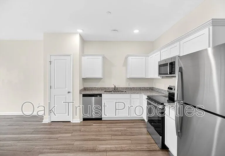 502 Townsford Ln — Photo 8