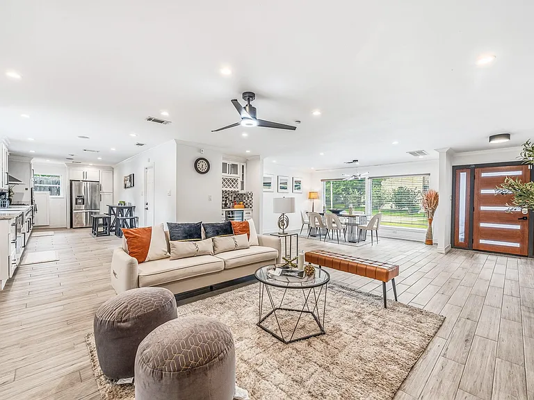 9022 Quebec Dr — Photo 10