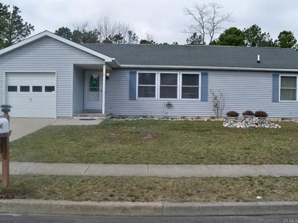 7 Navajo Dr, Waretown, NJ 08758