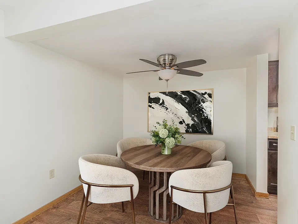 Golden Valley, MN Valley View Apartments | 22B | Dining