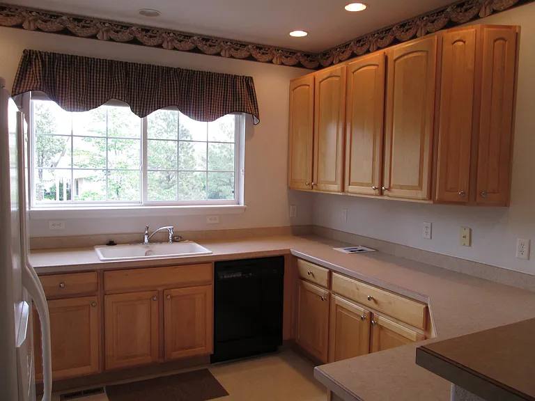 Maple cabinets, lots of counter space