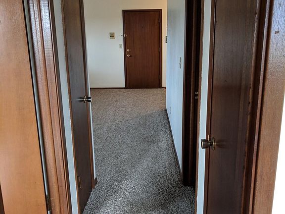 hallway to bedrooms.