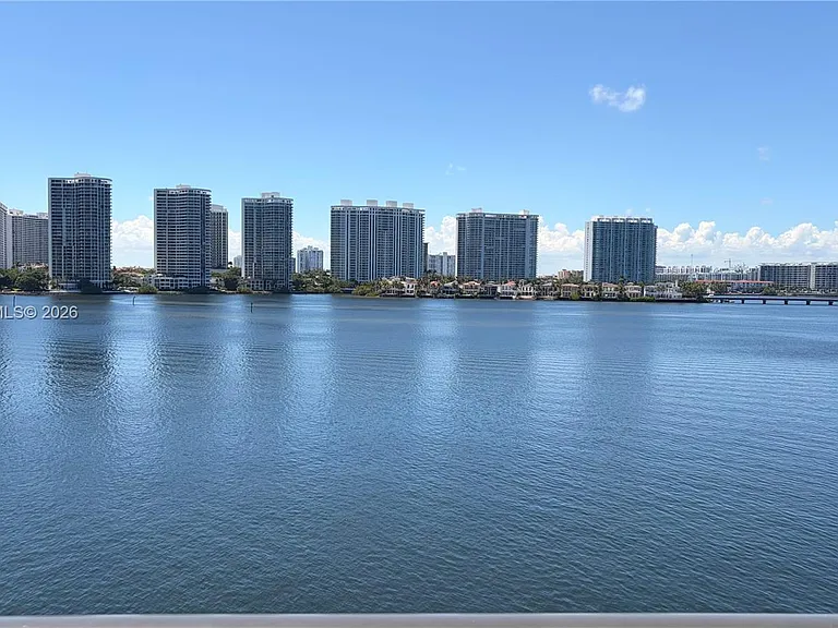 17720 N Bay Rd #6C — Photo 1