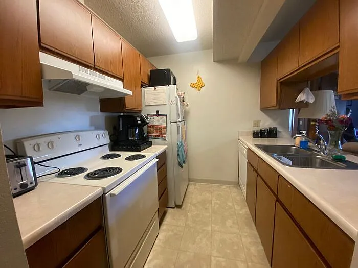 631 S Van Buren St #14 — Photo 7