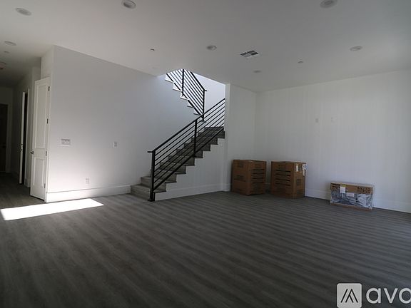 4th image of 5805 Cleon Ave