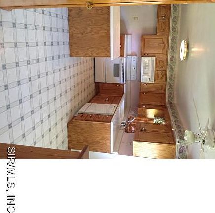 2nd image of 610 N Hena St