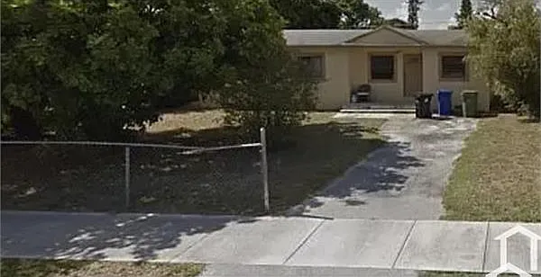 732 NW 15th Ct