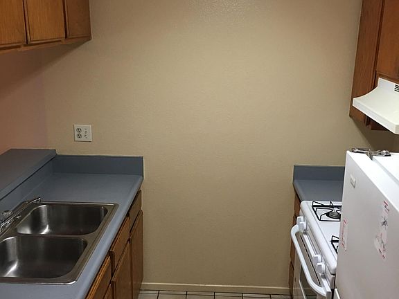 3rd image of 2475 Cedar Ave APT G