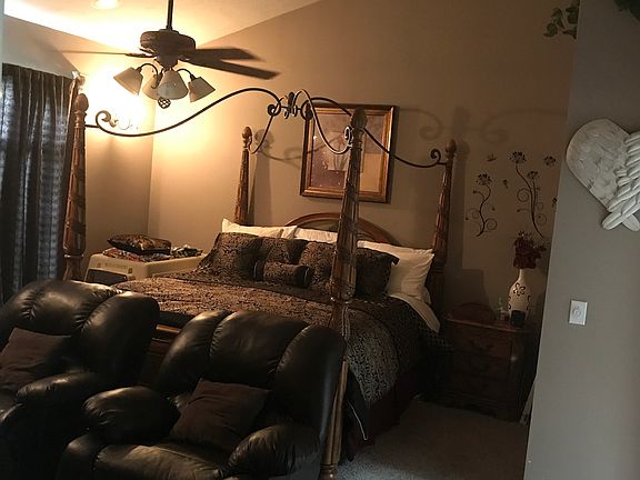 4th image of 916 Park Village Dr