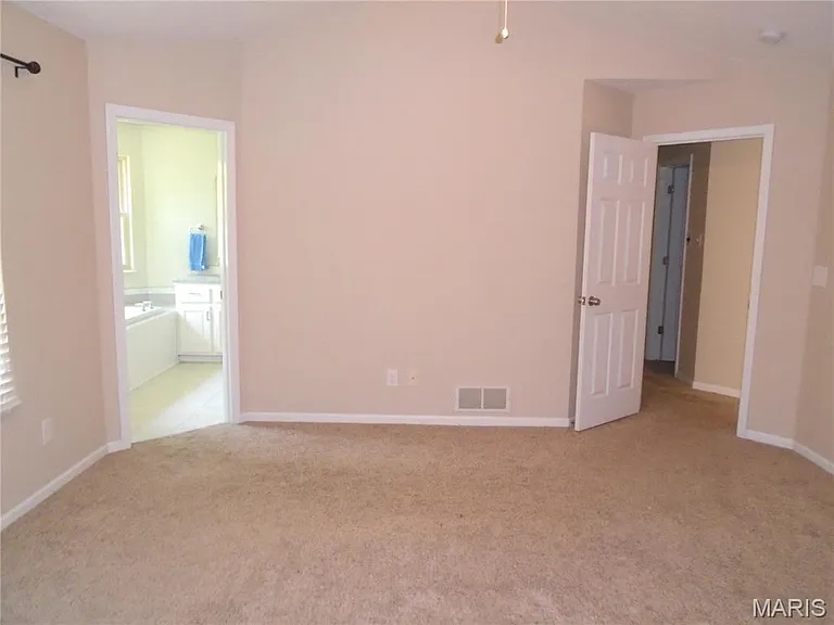 1109 Peachtree Ct — Photo 24