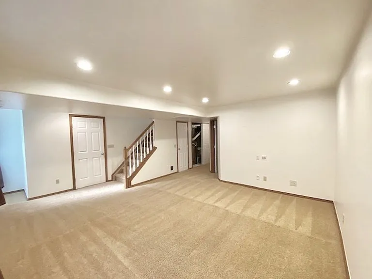 8065 Vectra Dr — Photo 43