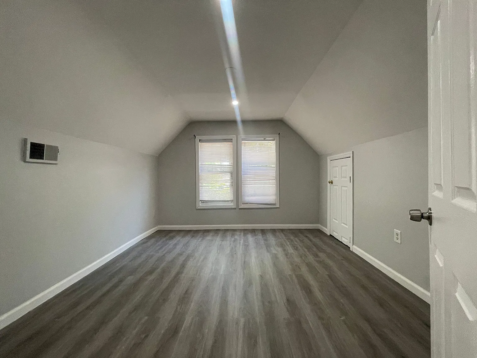5 bed, 1400 sqft, $3,750 — Photo 4
