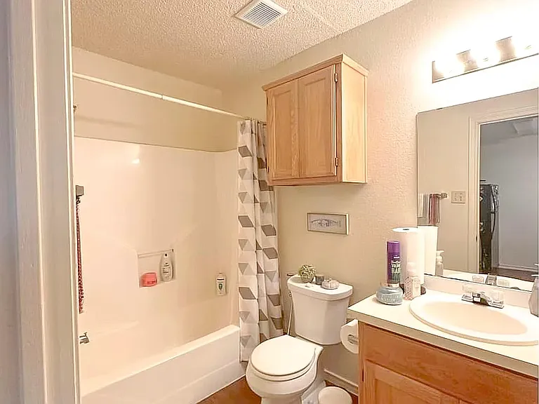 1418 W Oak St #204 — Photo 6