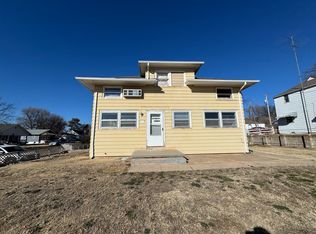 322 W 1st St #1, Pratt, KS 67124